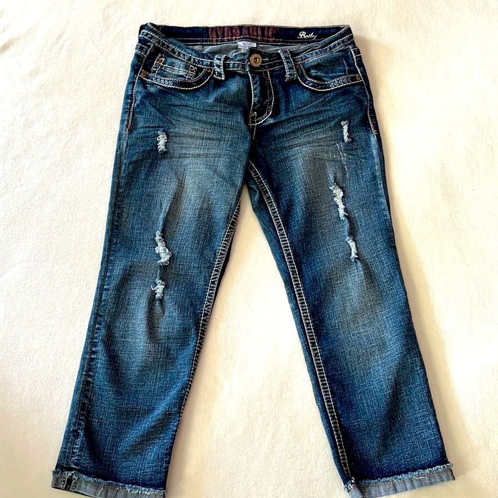 Hydraulic Medium Wash Juniors Crop Jeans
